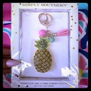 SIMPLY SOUTHERN 🍍PINEAPPLE KEYCHAINE